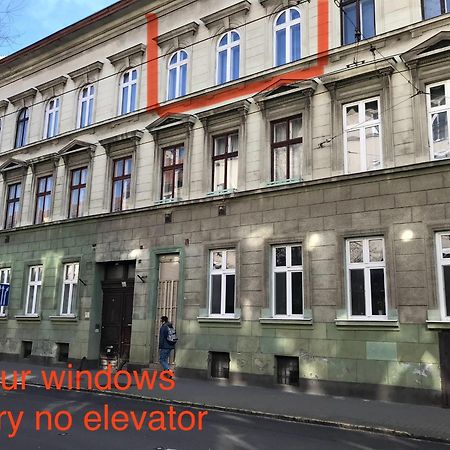 Perfect Location,Newly Decorated Modern, Large Place 60 M2, Really Quiet So You Can Have A Good Night Sleep, Ac, Netflix, Smart Tv, High-Speed Internet, World Famous New York Cafe Only 10 Minutes Walk بودابست المظهر الخارجي الصورة