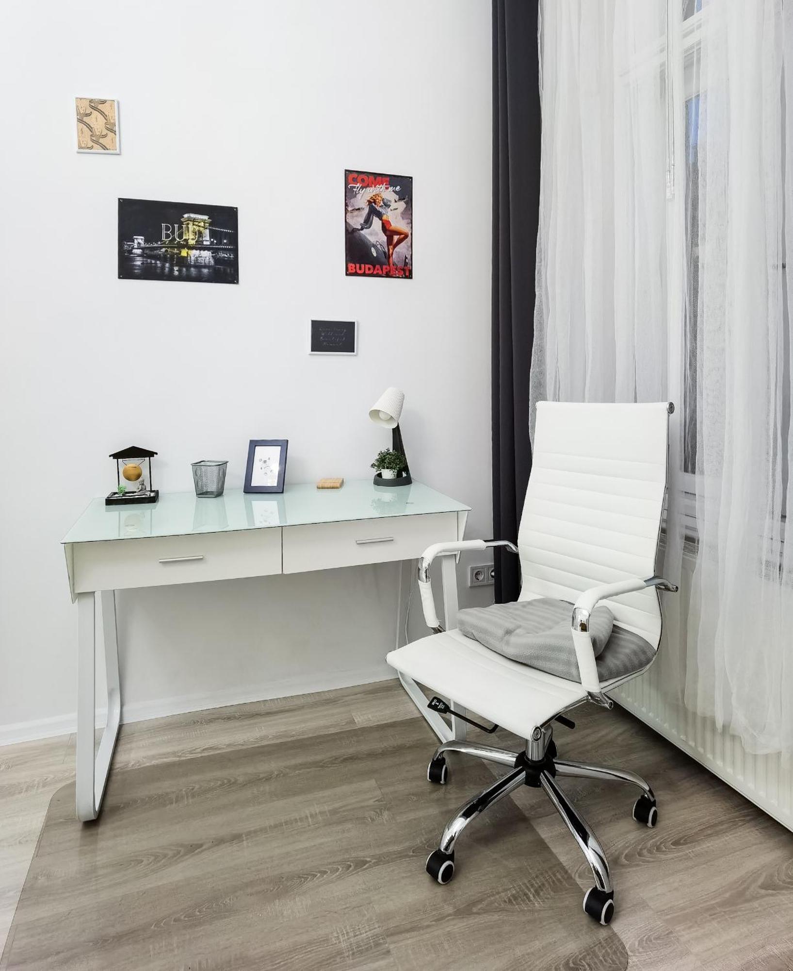 Perfect Location,Newly Decorated Modern, Large Place 60 M2, Really Quiet So You Can Have A Good Night Sleep, Ac, Netflix, Smart Tv, High-Speed Internet, World Famous New York Cafe Only 10 Minutes Walk بودابست المظهر الخارجي الصورة