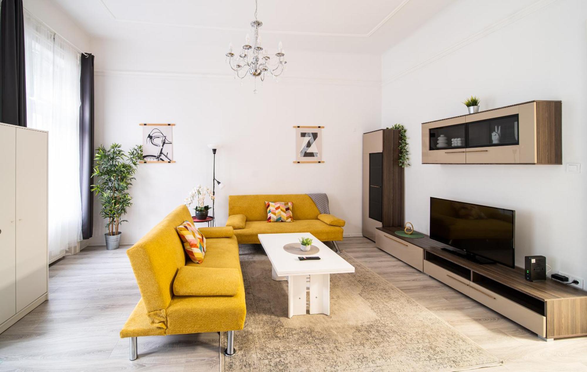 Perfect Location,Newly Decorated Modern, Large Place 60 M2, Really Quiet So You Can Have A Good Night Sleep, Ac, Netflix, Smart Tv, High-Speed Internet, World Famous New York Cafe Only 10 Minutes Walk بودابست المظهر الخارجي الصورة