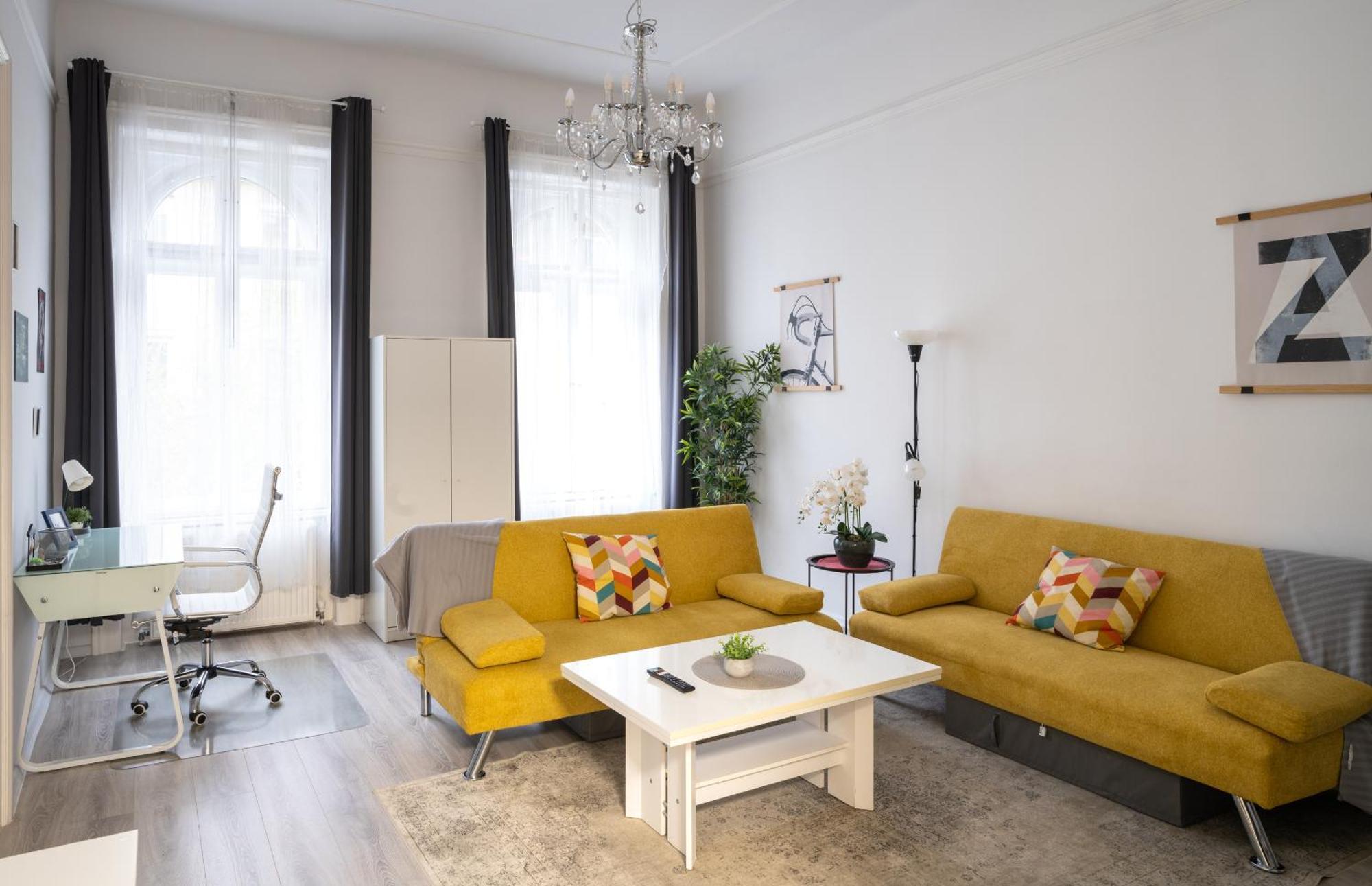 Perfect Location,Newly Decorated Modern, Large Place 60 M2, Really Quiet So You Can Have A Good Night Sleep, Ac, Netflix, Smart Tv, High-Speed Internet, World Famous New York Cafe Only 10 Minutes Walk بودابست المظهر الخارجي الصورة