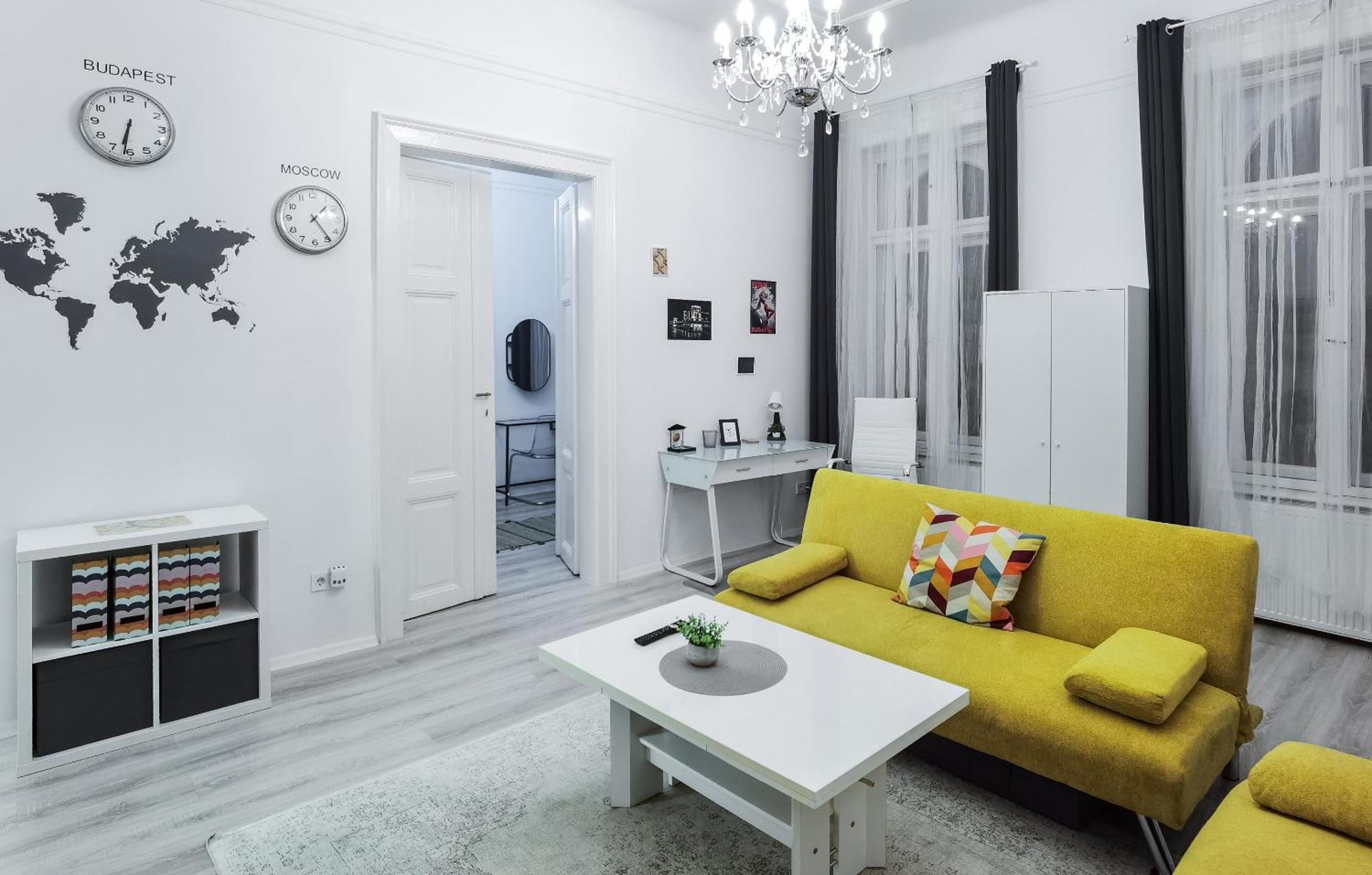 Perfect Location,Newly Decorated Modern, Large Place 60 M2, Really Quiet So You Can Have A Good Night Sleep, Ac, Netflix, Smart Tv, High-Speed Internet, World Famous New York Cafe Only 10 Minutes Walk بودابست المظهر الخارجي الصورة