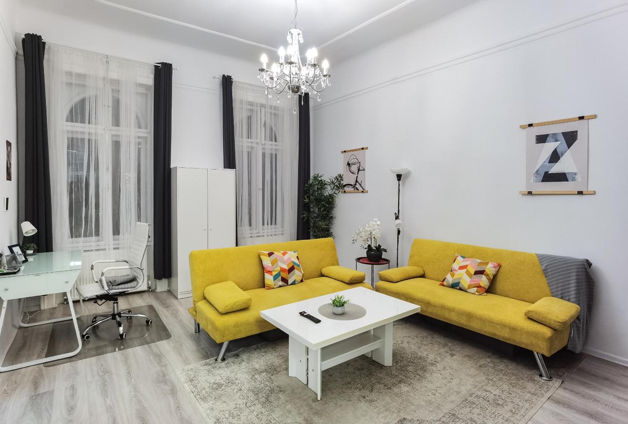 Perfect Location,Newly Decorated Modern, Large Place 60 M2, Really Quiet So You Can Have A Good Night Sleep, Ac, Netflix, Smart Tv, High-Speed Internet, World Famous New York Cafe Only 10 Minutes Walk بودابست المظهر الخارجي الصورة