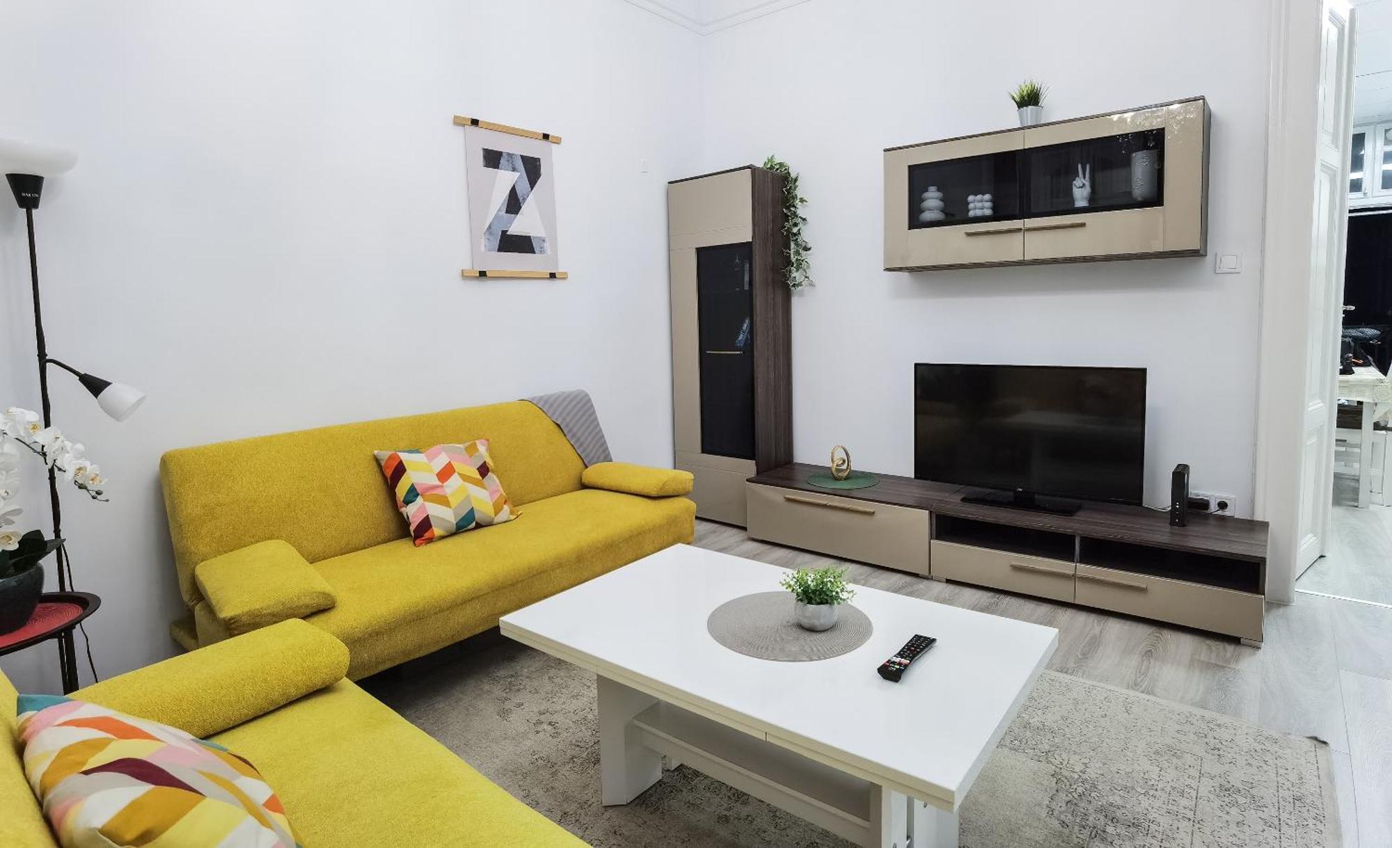 Perfect Location,Newly Decorated Modern, Large Place 60 M2, Really Quiet So You Can Have A Good Night Sleep, Ac, Netflix, Smart Tv, High-Speed Internet, World Famous New York Cafe Only 10 Minutes Walk بودابست المظهر الخارجي الصورة