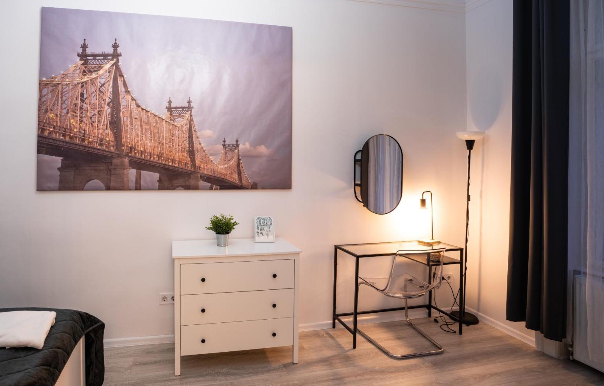 Perfect Location,Newly Decorated Modern, Large Place 60 M2, Really Quiet So You Can Have A Good Night Sleep, Ac, Netflix, Smart Tv, High-Speed Internet, World Famous New York Cafe Only 10 Minutes Walk بودابست المظهر الخارجي الصورة