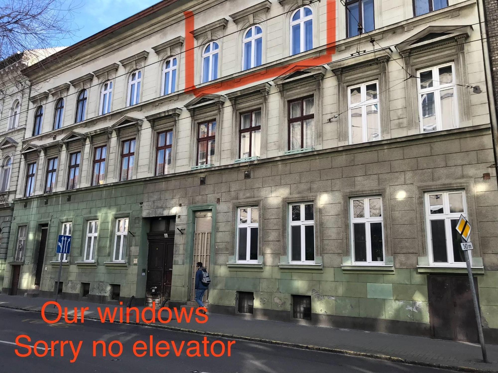 Perfect Location,Newly Decorated Modern, Large Place 60 M2, Really Quiet So You Can Have A Good Night Sleep, Ac, Netflix, Smart Tv, High-Speed Internet, World Famous New York Cafe Only 10 Minutes Walk بودابست المظهر الخارجي الصورة